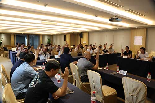 上海創力集團組織召開第三屆第十次職工代表大會——專題審議《員工手冊》(圖3) 上海創力集團組織召開第三屆第十次職工代表大會——專題審議《員工手冊》(圖3)