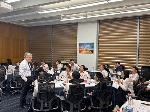 課堂互動—鄭昌陸組回答問題.jpg 問道華為,聚力前行!創力集團求索管理優化之路(圖8)