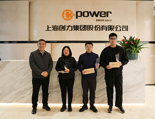 頒獎眾星捧月.jpg 躍動創力 智勝未來 | 創力集團2025年主題運動會圓滿落幕(圖35)