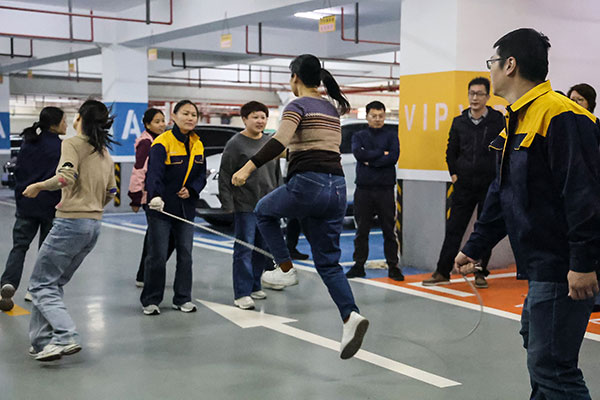 跳長繩1.jpg 躍動創力 智勝未來 | 創力集團2025年主題運動會圓滿落幕(圖10)